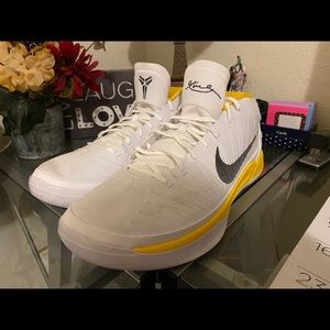 Nike Kobe AD.